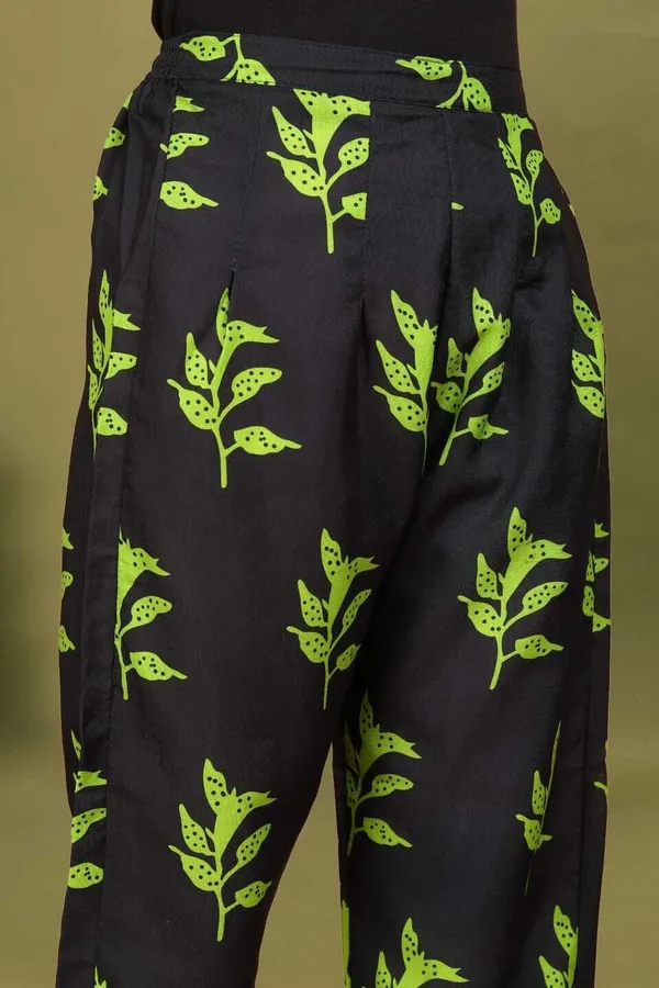 Green_Pathani_Kurta80%_Cotton,_20%_Silk_For_Women