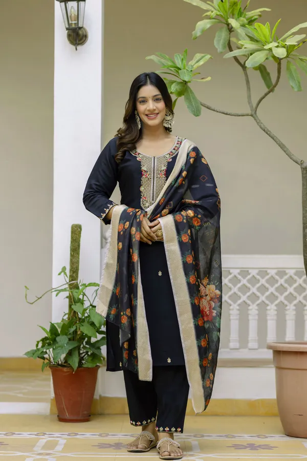 Black_Kurta_SetViscose_For_Women