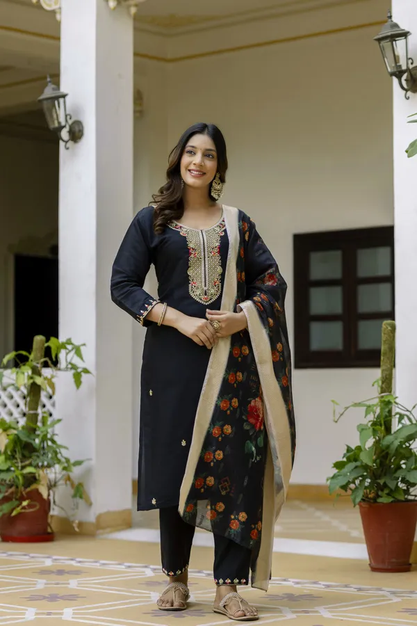 Black_Kurta_SetViscose_For_Women