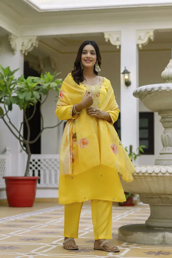 Yellow_Kurta_Set80%_Cotton,_20%_Silk_For_Women