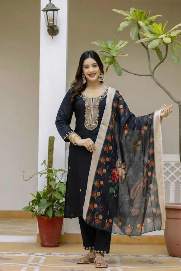 Black_Kurta_Set80%_Cotton,_20%_Silk_For_Women