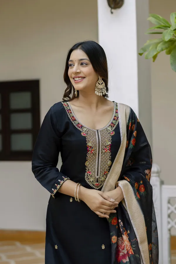 Black_Kurta_Set80%_Cotton,_20%_Silk_For_Women