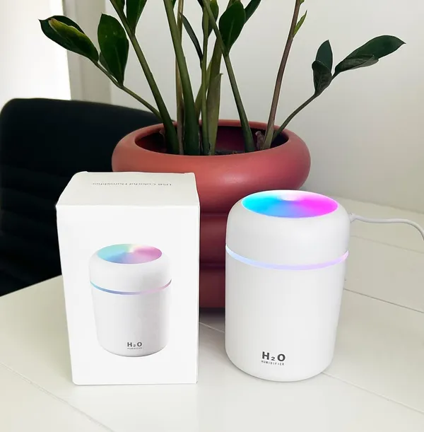 Wumble_Toy_Colorful_Cool_Mist_Mini_Humidifier_–_USB_Powered_for_Bedroom,_Office_&_Car_Use_Portable_Room_Air_Purifier_(Multicolour)