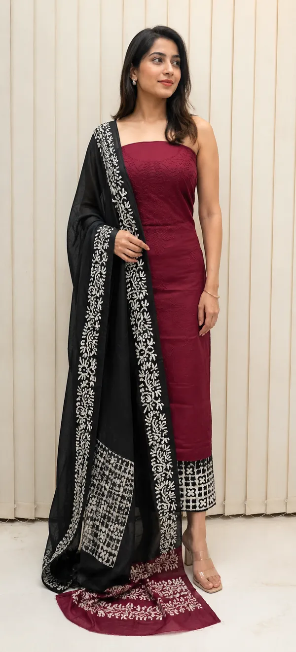 Maroon_Cambric_Cotton_Lucknowi_Embroidered_Batik_Print_Unstitched_Suit_With_Black_Dupatta_For_Women