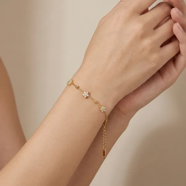 Gold_Crystal_Star_Charm_Bracelet_For_Women