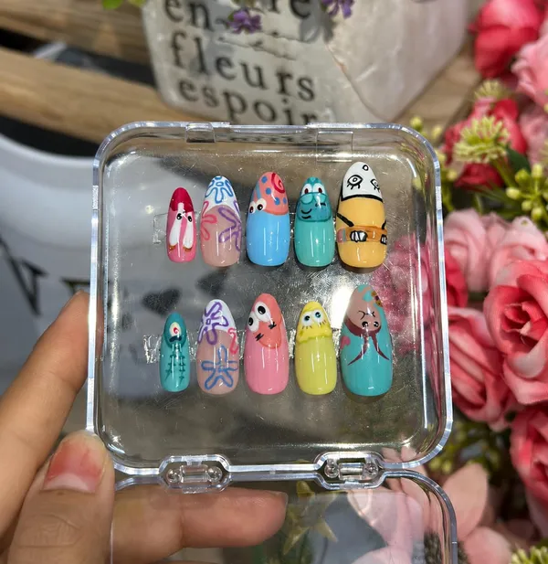 Abstract_Press_On_Nails_Kit_For_Women