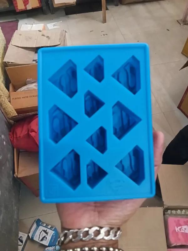 Blue_Plastic_Premium_Ice_Cube_Tray_For_Unisex_(Adults_And_Kids)