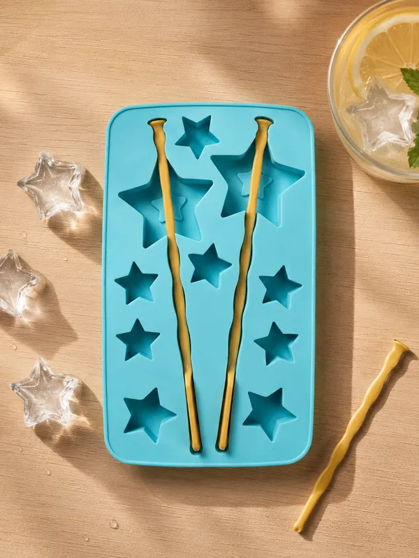 Sky_Blue_Plastic_Premium_Ice_Cube_Tray_With_Stirrer_For_Unisex_(Adults_And_Kids)
