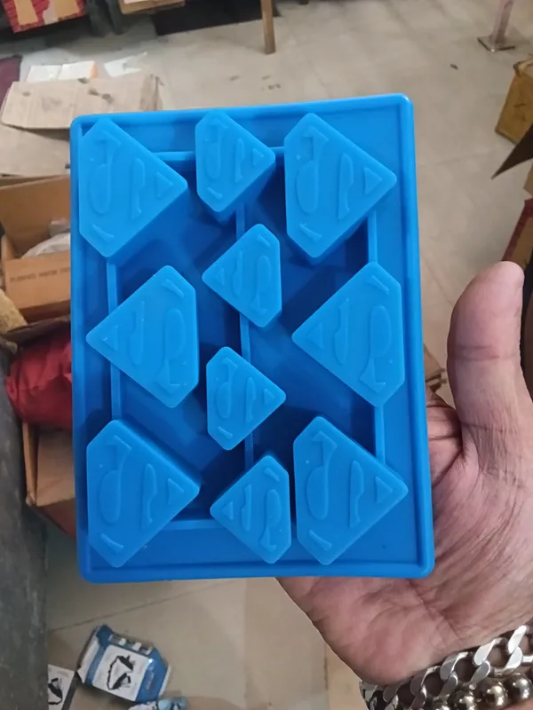 Blue_Plastic_Premium_Ice_Cube_Tray_For_Unisex_(Adults_And_Kids)
