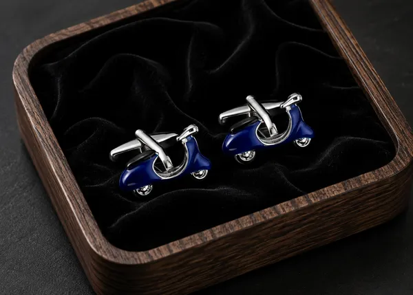 Silver_And_Blue_Metal_Premium_Cufflinks_For_Men
