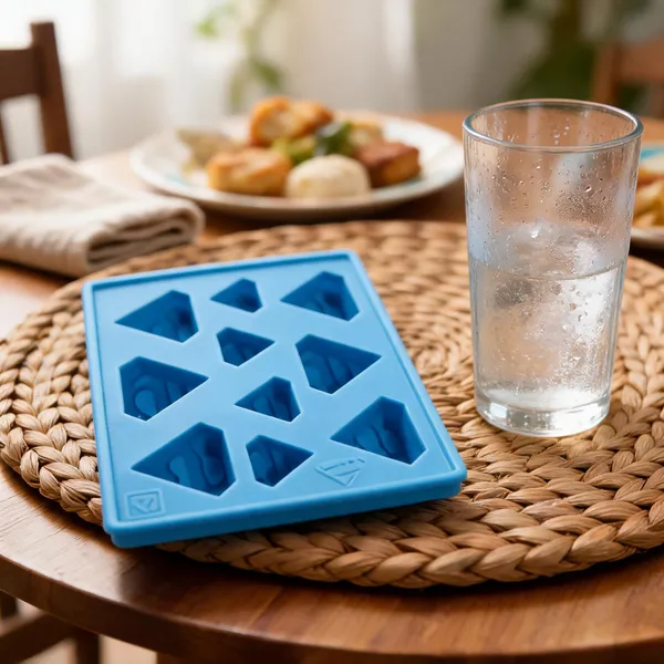 Blue_Plastic_Premium_Ice_Cube_Tray_For_Unisex_(Adults_And_Kids)