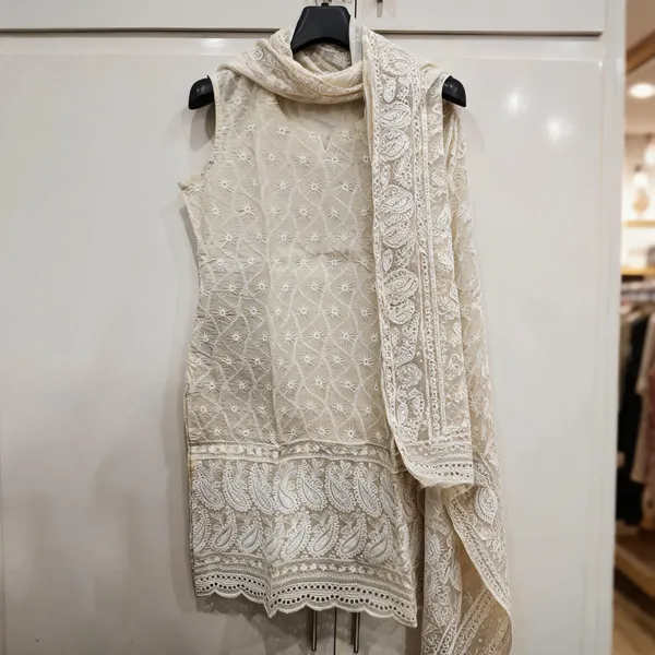 White_Cotton_Premium_Sleeveless_Kurti_With_Dupatta_For_Women