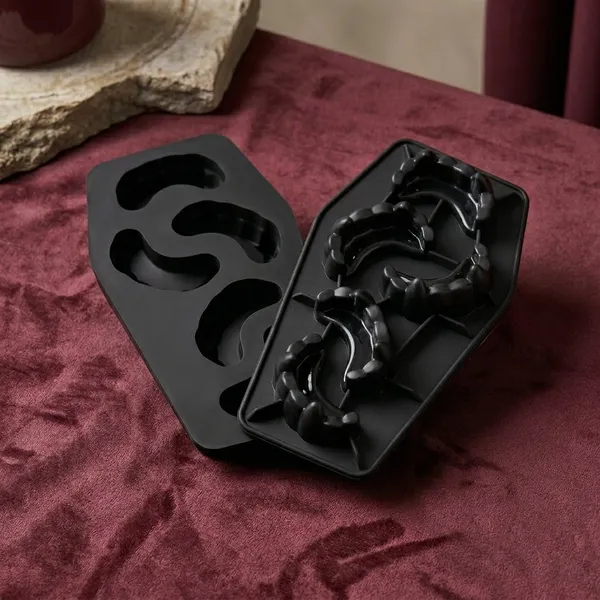 Black_Plastic_Premium_Ice_Tray_For_Unisex_(Adults_And_Kids)