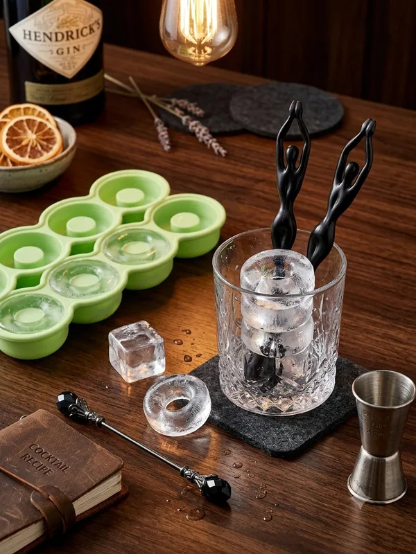 Green_Plastic_Premium_Ice_Tray_With_Stirrer_For_Unisex_(Adults_And_Kids)