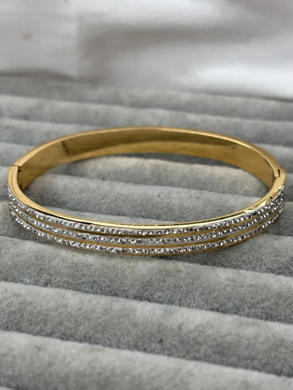 Gold_Stainless_Steel_Bangle_For_Women