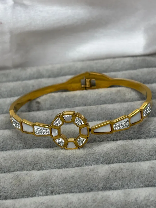 Gold_Stainless_Steel_Bracelet_For_Women