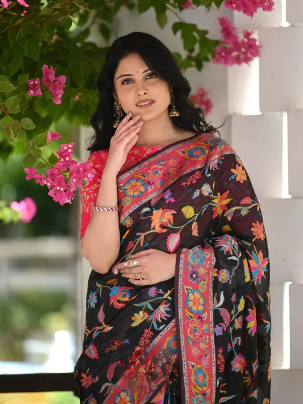 Black_Silk_Floral_Printed_Saree_For_Women