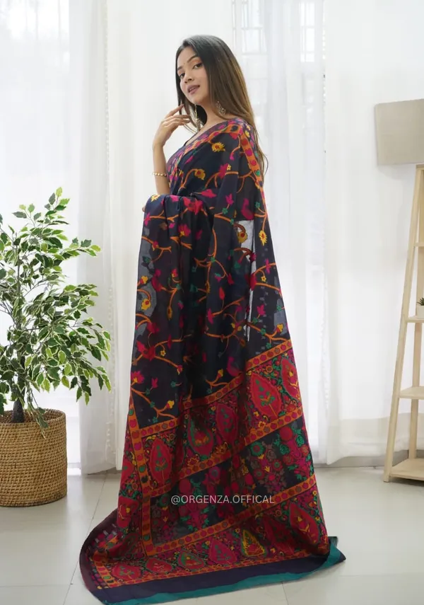 Black_Banarasi_Style_Pure_Kanjivaram_Silk_Saree_For_Women