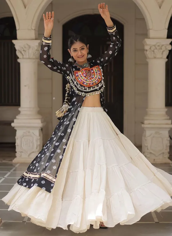 Black_Georgette_Embroidered_Chaniya_Choli_For_Women