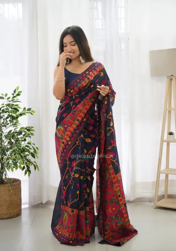 Black_Banarasi_Style_Pure_Kanjivaram_Silk_Saree_For_Women