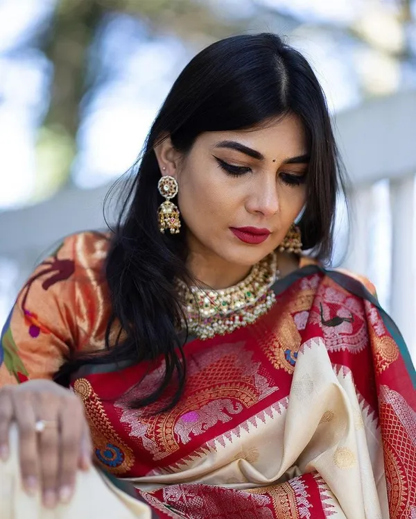 Cream_Silk_Zari_Woven_Traditional_Saree_For_Women