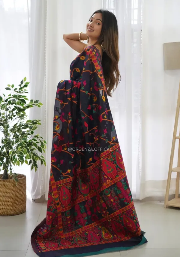 Black_Banarasi_Style_Pure_Kanjivaram_Silk_Saree_For_Women
