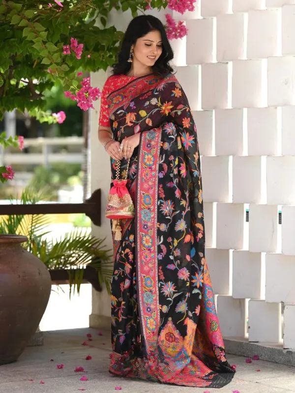 Black_Silk_Floral_Printed_Saree_For_Women