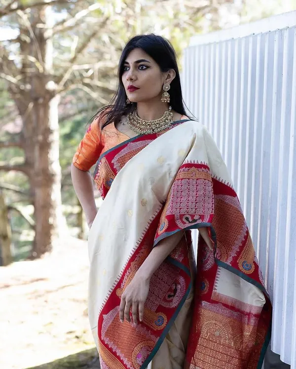 Cream_Silk_Zari_Woven_Traditional_Saree_For_Women
