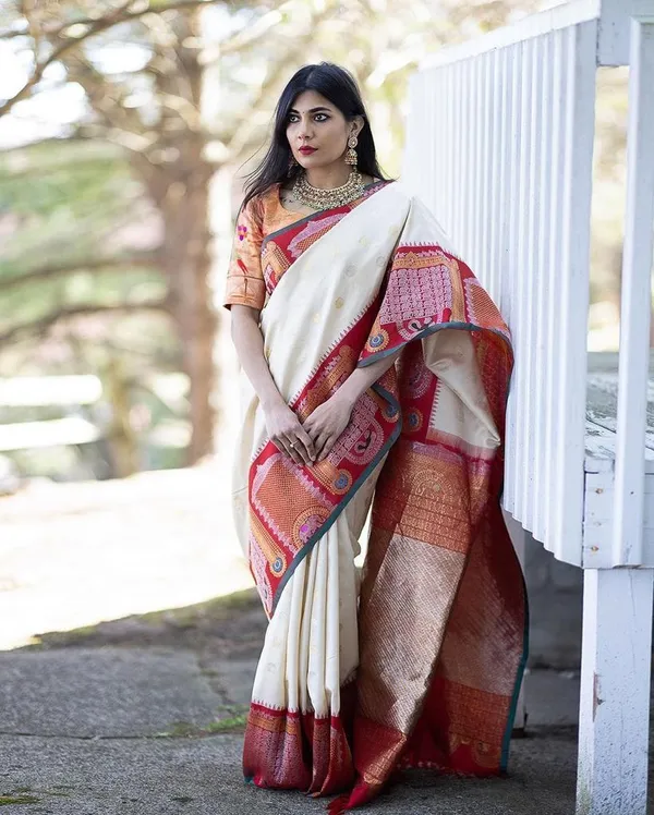 Cream_Silk_Zari_Woven_Traditional_Saree_For_Women