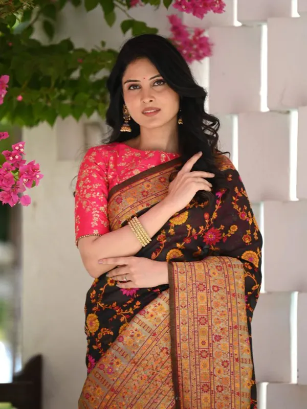 Black_Kashmiri_Jamawar_Saree_For_Women