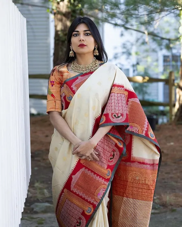 Cream_Silk_Zari_Woven_Traditional_Saree_For_Women