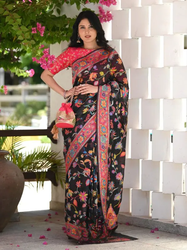 Black_Silk_Floral_Printed_Saree_For_Women