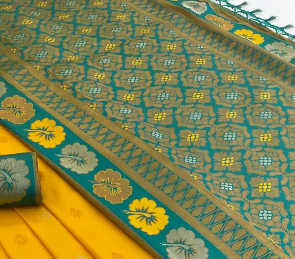 Banarasi_Art_Silk_Saree_For_Women_With_blouse_