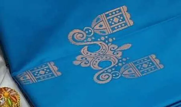 Banarasi_Kanjeevaram_Silk_Saree_with_Rich_Zari_Weaving_and_festive_and_wedding_wear_And_Party_Wear_collection_With_Tassels_Latkan_And_Blouse_Piece