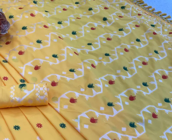 Banarasi_silk_saree_featuring_woven_motifs_and_a_beautifully_detailed_pallu_and_party_wear,_tridtional,festive_perfet_with_blouse_piece_and_tassels_latkan