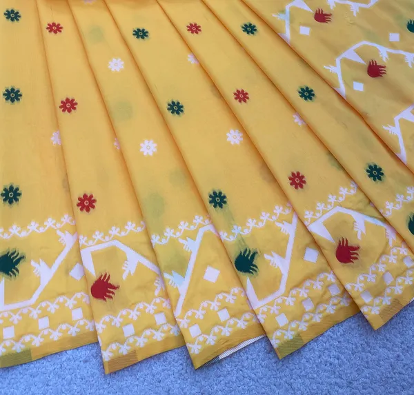 Banarasi_silk_saree_featuring_woven_motifs_and_a_beautifully_detailed_pallu_and_party_wear,_tridtional,festive_perfet_with_blouse_piece_and_tassels_latkan