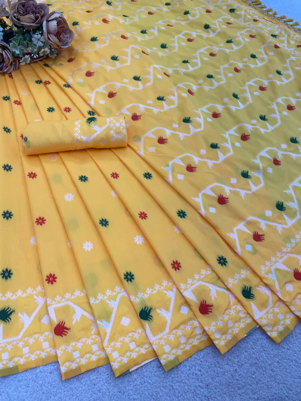 Banarasi_silk_saree_featuring_woven_motifs_and_a_beautifully_detailed_pallu_and_party_wear,_tridtional,festive_perfet_with_blouse_piece_and_tassels_latkan