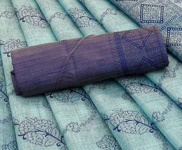 Cotton_Silk_Linen_Saree_beautifully_cotton_saree_featuring_delicate_floral_prints_and_designed_border_daily_wear,_office_Party_Wear_With_tassels_latkan_And_blouse_piece