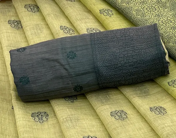Cotton_Silk_Linen_Saree_beautifully_cotton_saree_featuring_delicate_floral_prints_and_designed_border_daily_wear,_office_Party_Wear_With_tassels_latkan_And_blouse_piece