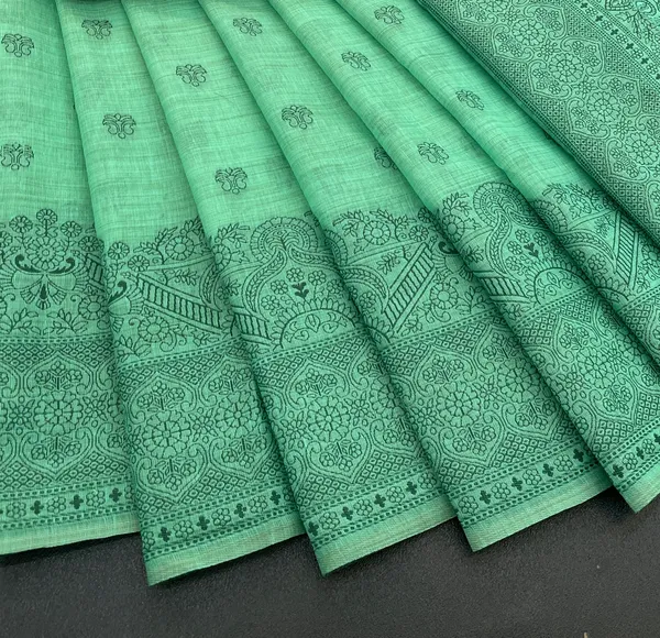 Cotton_Silk_Linen_Saree_beautifully_cotton_saree_featuring_delicate_floral_prints_and_designed_border_daily_wear,_office_Party_Wear_With_tassels_latkan_And_blouse_piece