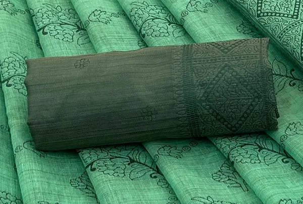 Cotton_Silk_Linen_Saree_beautifully_cotton_saree_featuring_delicate_floral_prints_and_designed_border_daily_wear,_office_Party_Wear_With_tassels_latkan_And_blouse_piece