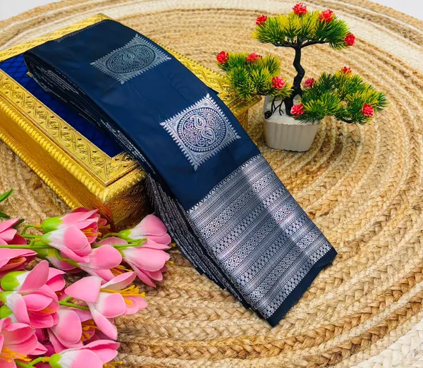 Navy_Blue_Lightweight_Soft_Kanjeevaram_Silk_Saree_For_Women