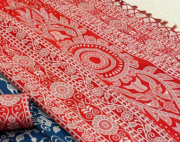 Sambalpuri_Banarasi_Silk_Kanjeevaram_Saree_Traditional_Party_Wear_beautifully_crafted_with_traditional_weaving_with_Tassels_Latkan_and_Blouse_Piece