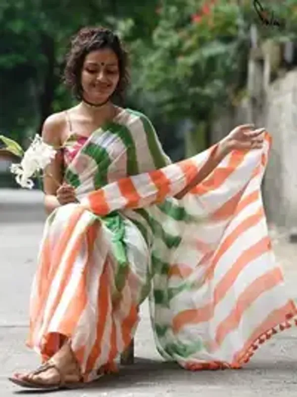 Cotton_Linen_Saree_Tiranaga_while_the_matching_tassels_traditional_unstitched_blouse_piece_choice_for_Independence_Day_celebrations,_school_and_college_functions_occasions