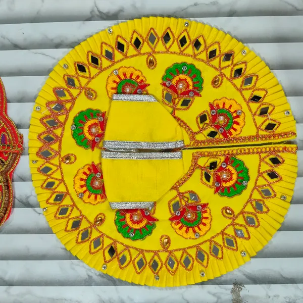 Laddu_Gopal_Poshak_Combo_Set_Size_5_-_Includes_2_Poshaks,_1_Mukut,_1_Mala,_and_1_Kada_Jodi_Assorted_Colors,_Same_Design