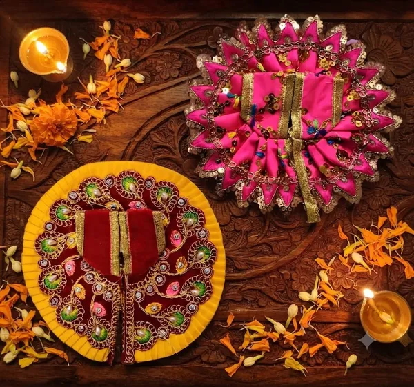 Laddu_Gopal_3-Piece_Combo_Set_Size_2_2_Poshaks_And_1_Matching_Pagadi,Mukut_Assorted_Colors,_Same_Design