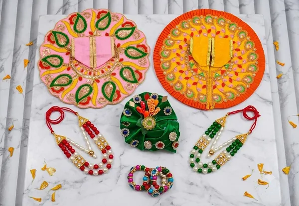 5_No._Laddu_Gopal_Poshak_Combo_Set_Size_5_-_2pc_Dress,_1pc_Mukut,_1pc_Mala,_And_1_Kada_Jodi_Assorted_Colors,_Same_Design