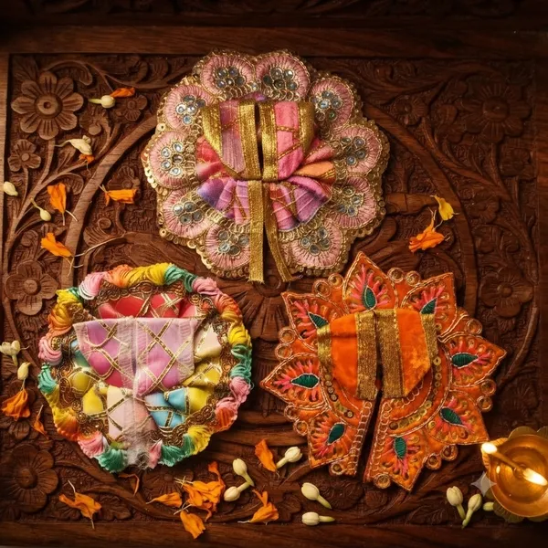 Laddu_Gopal_Complete_Shringar_Combo_Set_-_3_Pcs_Designer_Poshak_Assorted_Colors,_Same_Design_with_Matching_Pagdi,_Mukut_Mala_Set,_and_Velvet_Asan_4x6_Inch