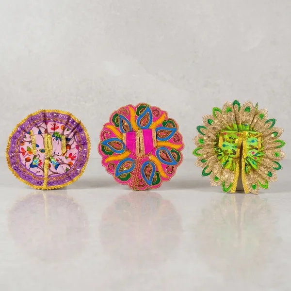 Traditional_3-Piece_Laddu_Gopal_Poshak_with_Mukut_for_Size_3_-_Color_May_Differ_From_Image_not_design