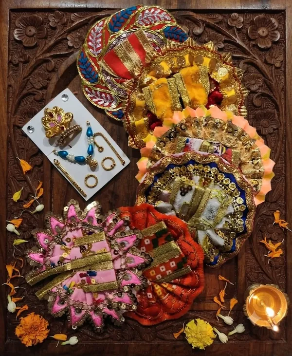 Premium_Zari_Work_Laddu_Gopal_Poshak_Combo_with_Matching_Jewelry_Set_for_Size_No._0_Colours_May_Vary.